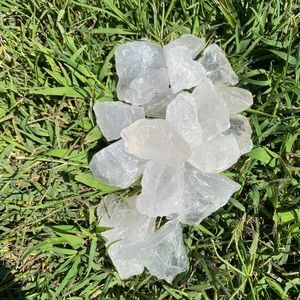 Raw quartz crystal